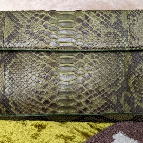 Vivo Genuine Python Clutch - Picture 3 of 11